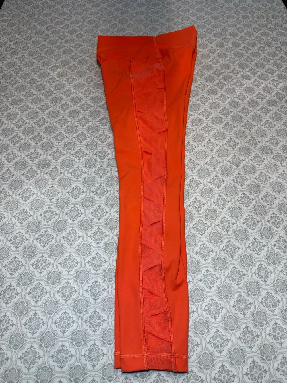 Lululemon rise and flow leggings *RARE* Size 6